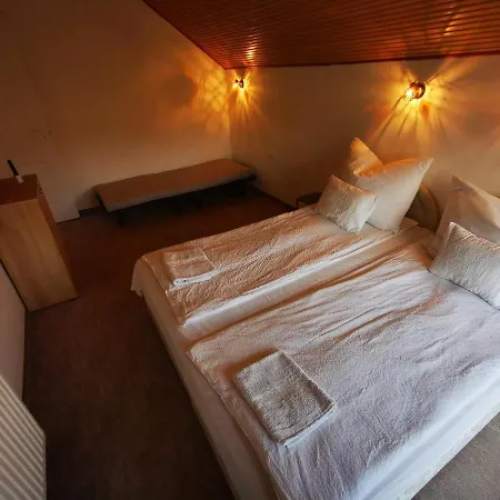Máté House Gyula